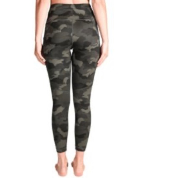 Active Life Army Green Camo Print Pocket Legging - Picture 5 of 7